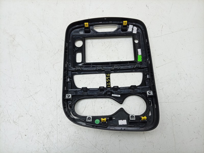 Recambio de moldura para renault clio iv (bh_) 0.9 tce 90 referencia OEM IAM  682609599R 