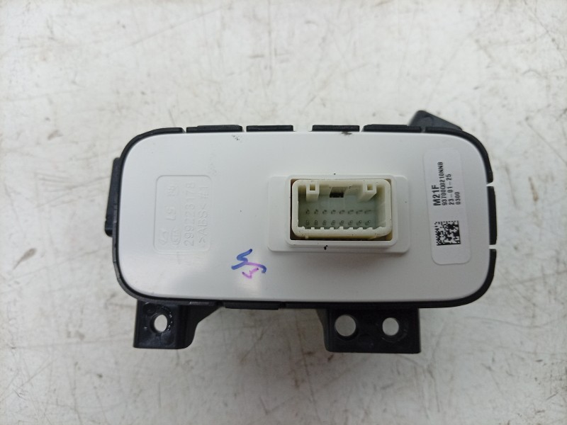 Recambio de mando multifuncion para hyundai i20 iii (bc3, bi3) 1.0 t-gdi hybrid 48v referencia OEM IAM  93700Q0210 
