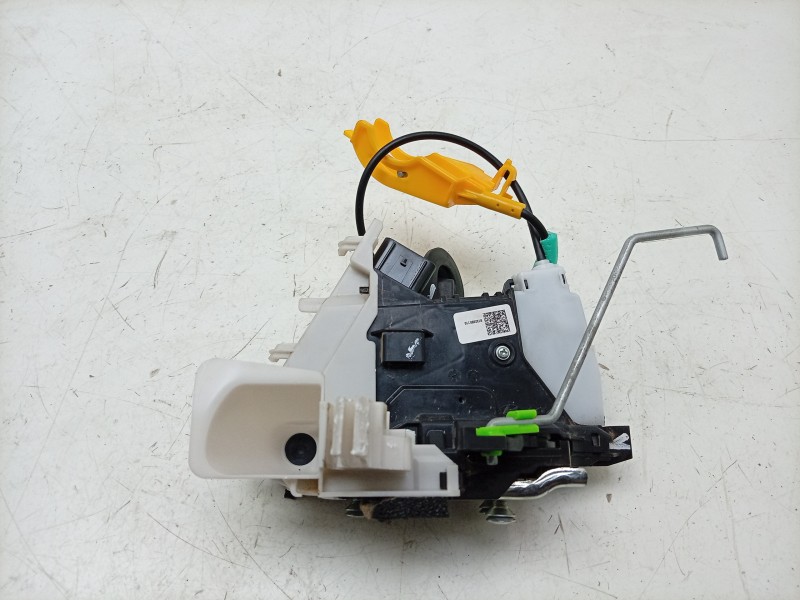 Recambio de cerradura puerta delantera derecha para hyundai kona maxx 2wd referencia OEM IAM  81320BE110 