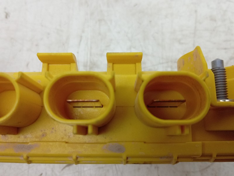 Recambio de caja reles / fusibles para dacia duster iii eco-g 100 essential referencia OEM IAM  241148846R 