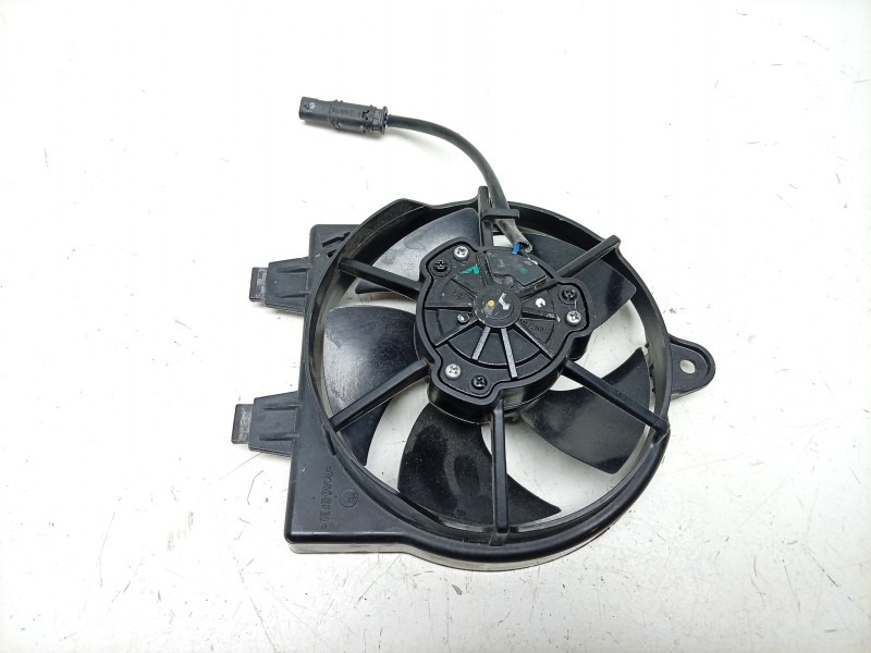 Recambio de electroventilador para bmw f 750 gs referencia OEM IAM  17118565243 
