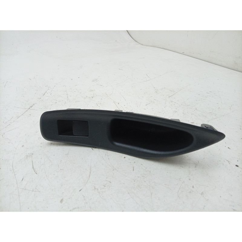 Recambio de mando elevalunas trasero izquierdo para toyota yaris cross (mxp_) 1.5 hybrid (mxpj10) referencia OEM IAM  8481002260