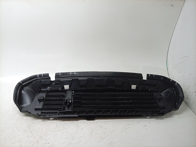 Recambio de canalizador de aire para dacia duster iii eco-g 100 essential referencia OEM IAM  215793623R 