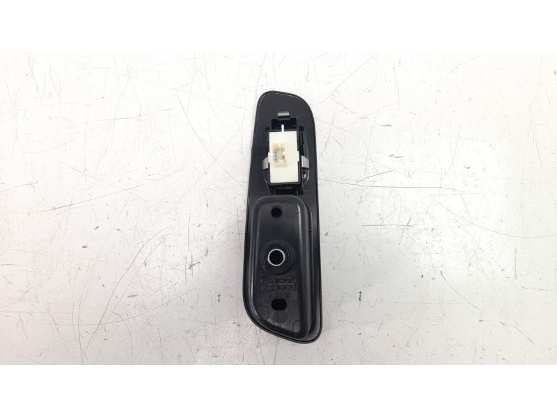 Recambio de mando elevalunas trasero derecho para jeep renegade 1.0 t-gdi cat referencia OEM IAM 5VH85LXHAA  