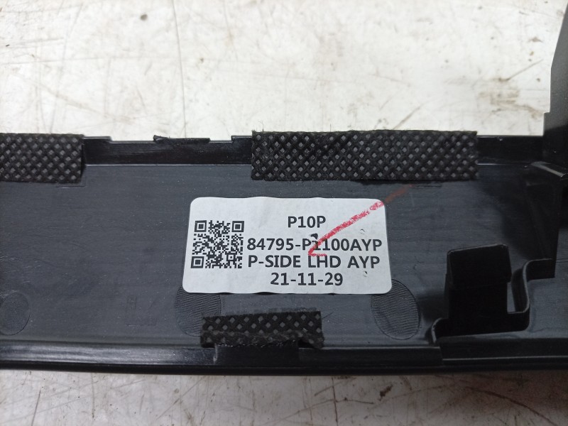 Recambio de moldura para kia sportage (nq5) drive referencia OEM IAM  84795P1100 