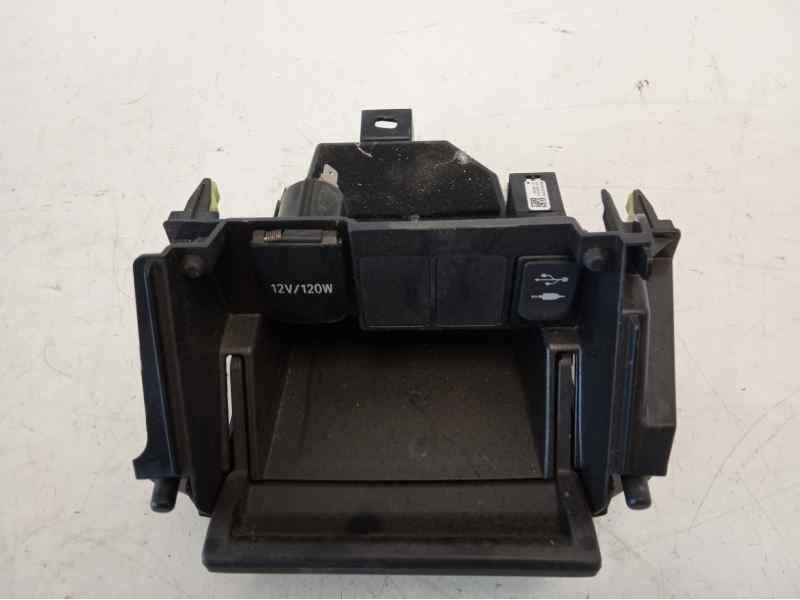 Recambio de cenicero para toyota auris 1.2 16v turbo cat referencia OEM IAM 5543102060  