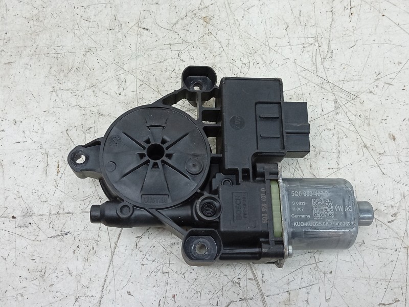 Recambio de motor elevalunas trasero izquierdo para volkswagen t-roc (a11, d11) 1.0 tsi referencia OEM IAM 0130822695 5Q0959407D