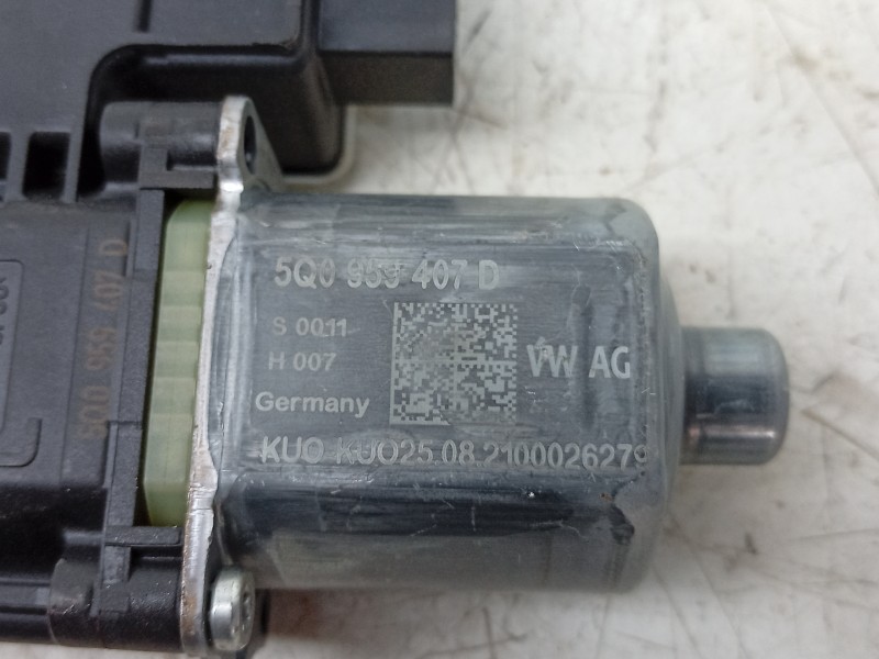 Recambio de motor elevalunas trasero izquierdo para volkswagen t-roc (a11, d11) 1.0 tsi referencia OEM IAM 0130822695 5Q0959407D