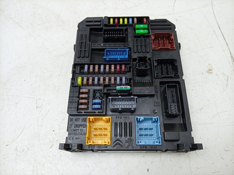 Recambio de caja reles / fusibles para citroën c4 iii (ba_, bb_, bc_) 1.2 puretech 130 (bahnsa, bahnsb) referencia OEM IAM  9855