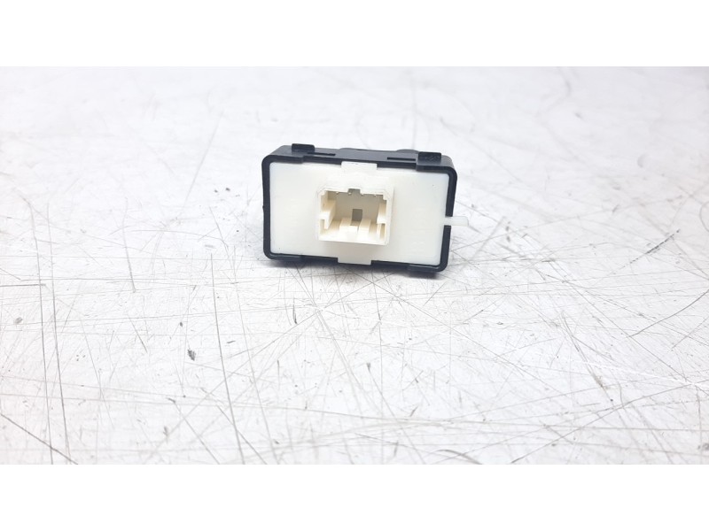 Recambio de mando elevalunas trasero izquierdo para jeep renegade 1.0 t-gdi cat referencia OEM IAM 30170844  