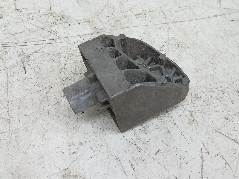Recambio de soporte radiador para maserati ghibli iii (m157) 3.0 s q4 referencia OEM IAM  670001324 