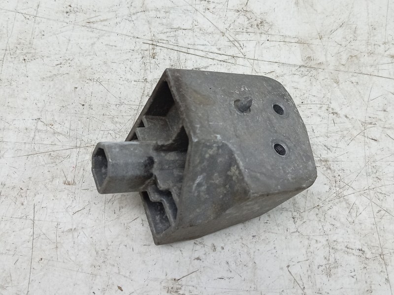 Recambio de soporte radiador para maserati ghibli iii (m157) 3.0 s q4 referencia OEM IAM  670001324 