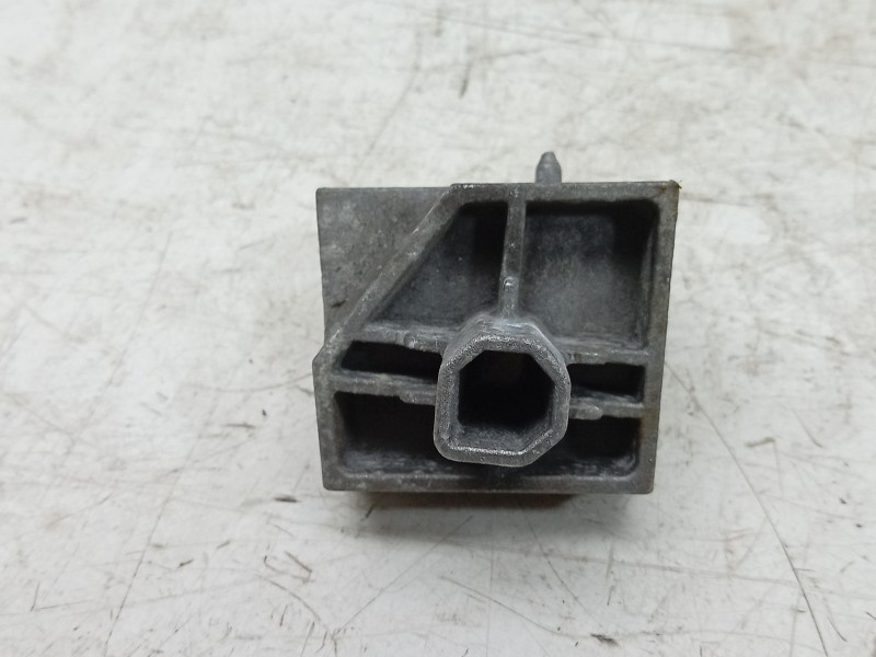 Recambio de soporte radiador para maserati ghibli iii (m157) 3.0 s q4 referencia OEM IAM  670001324 