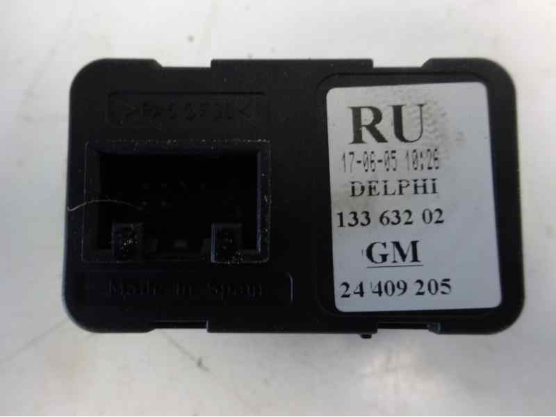 Recambio de mando elevalunas delantero izquierdo para opel corsa c 1.3 16v cdti cat (z 13 dt / ln9) referencia OEM IAM 24409205 