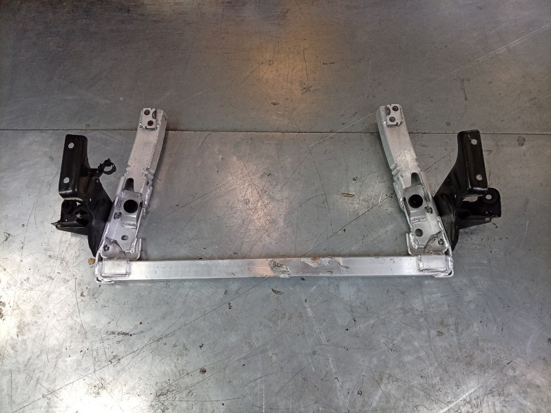 Recambio de travesaño inferior para maserati ghibli iii (m157) 3.0 s q4 referencia OEM IAM  670009989 