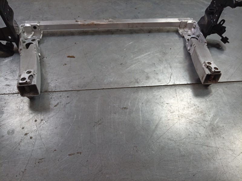 Recambio de travesaño inferior para maserati ghibli iii (m157) 3.0 s q4 referencia OEM IAM  670009989 