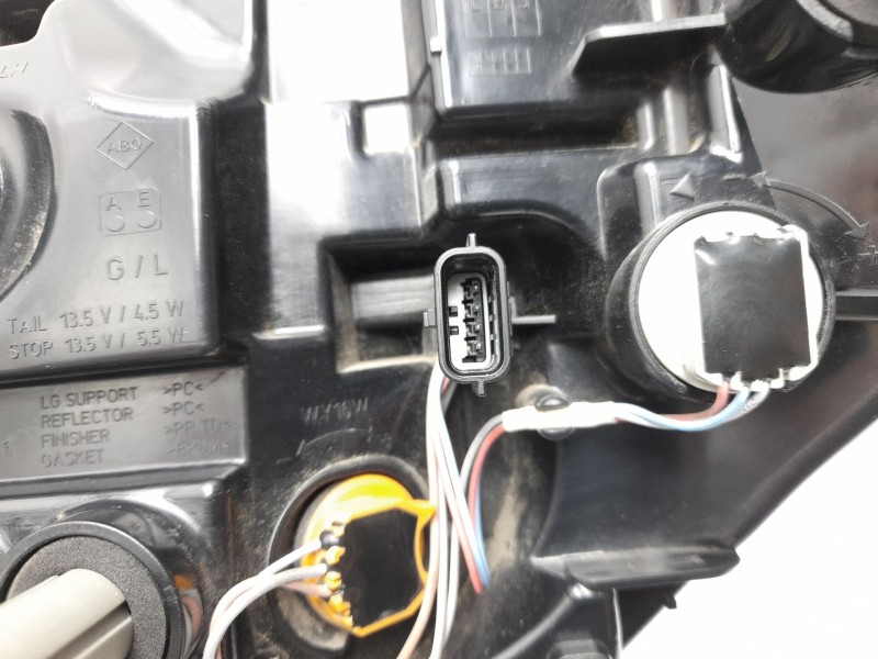 Recambio de piloto trasero izquierdo para renault captur ii (hf_) 1.0 tce 90 eco-g (hfm6) referencia OEM IAM  265558746R 