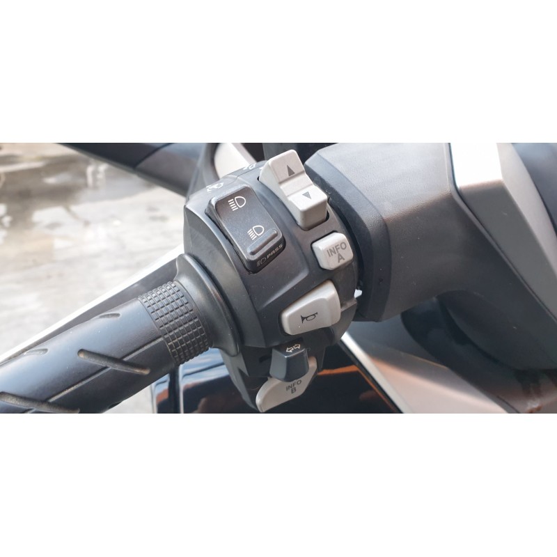 Recambio de piña luces izquierda para honda nss 300 forza nss 300 forza deluxe referencia OEM IAM 35200K40F01  