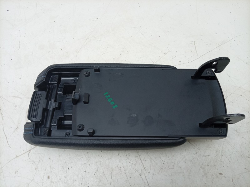 Recambio de apoyabrazos central para kia stonic (yb) 1.0 t-gdi eco-dynamics+ referencia OEM IAM  84660H8000WK 