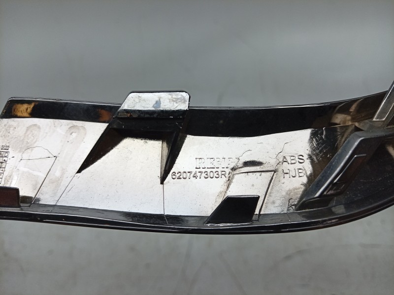 Recambio de moldura bajo faro derecho para renault captur ii (hf_) 1.0 tce 90 eco-g (hfm6) referencia OEM IAM  620747303R 