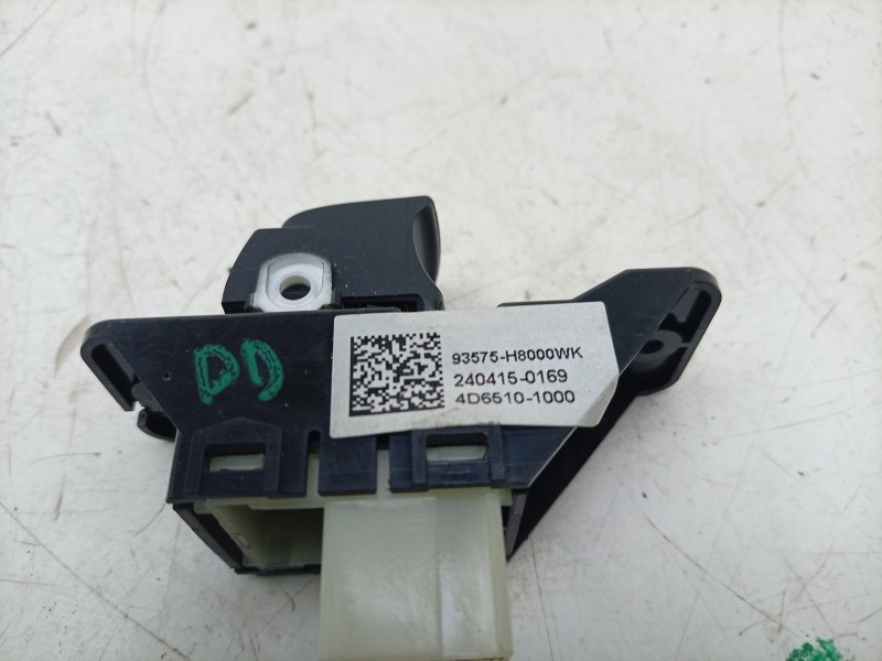 Recambio de mando elevalunas trasero izquierdo para kia stonic (yb) 1.0 t-gdi eco-dynamics+ referencia OEM IAM  93580H8000 