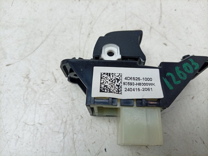 Recambio de mando elevalunas trasero derecho para kia stonic (yb) 1.0 t-gdi eco-dynamics+ referencia OEM IAM  93576H8000WK 