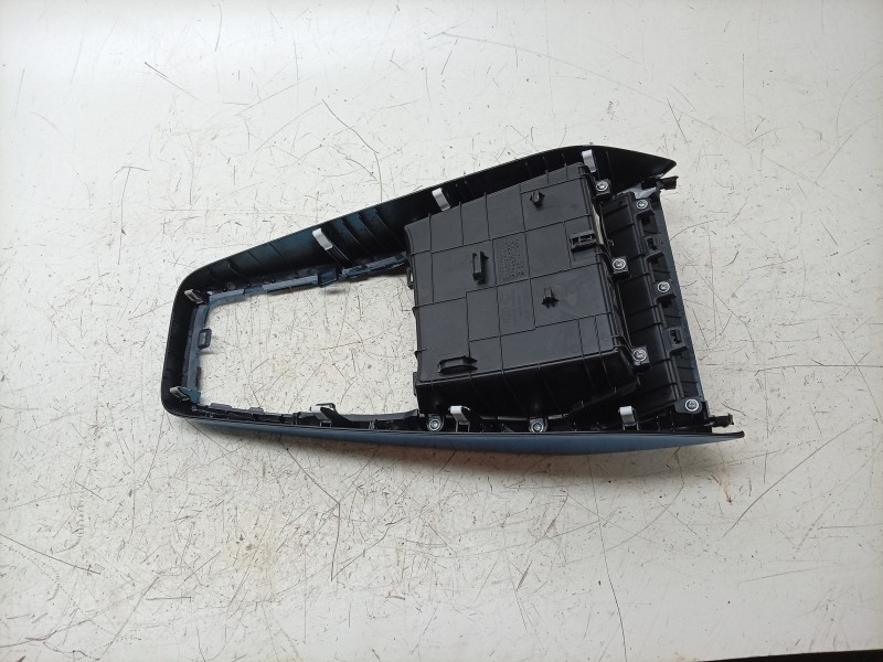 Recambio de moldura para kia stonic (yb) 1.0 t-gdi eco-dynamics+ referencia OEM IAM  84635H8000 