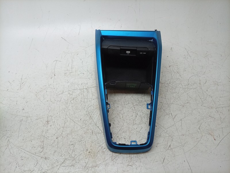 Recambio de moldura para kia stonic (yb) 1.0 t-gdi eco-dynamics+ referencia OEM IAM  84635H8000 