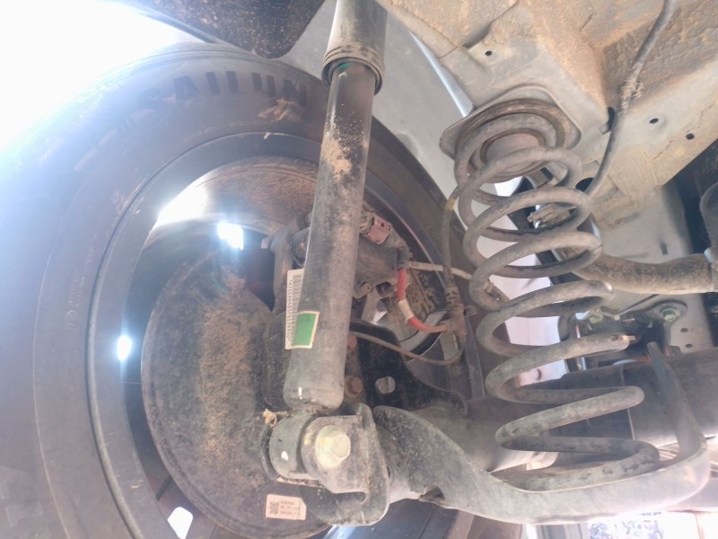 Recambio de amortiguador trasero izquierdo para ebro s400 hybrid referencia OEM IAM   