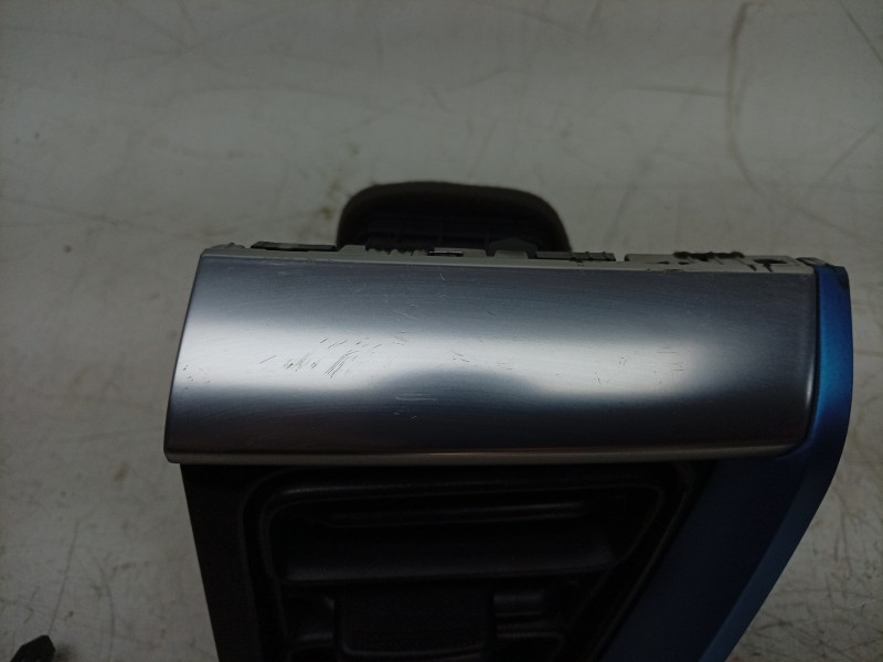 Recambio de aireador central para kia stonic (yb) 1.0 t-gdi eco-dynamics+ referencia OEM IAM  84740H8AE 