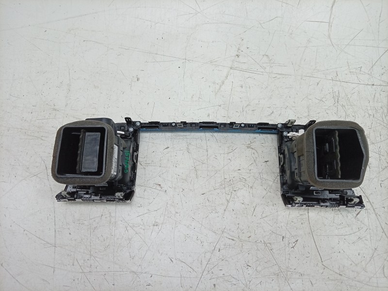 Recambio de aireador central para kia stonic (yb) 1.0 t-gdi eco-dynamics+ referencia OEM IAM  84740H8AE 