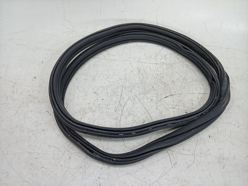 Recambio de gomas contorno puerta para porsche taycan (y1a) 4s referencia OEM IAM  9J1827705A 