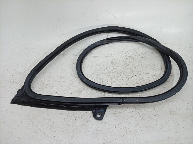 Recambio de gomas contorno puerta para porsche taycan (y1a) 4s referencia OEM IAM  9J1831721A 