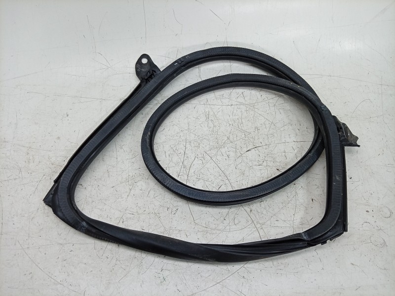 Recambio de gomas contorno puerta para porsche taycan (y1a) 4s referencia OEM IAM  9J1833721A 
