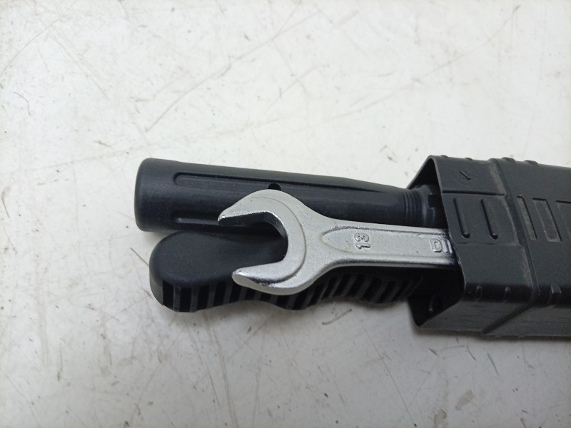 Recambio de herramientas para porsche taycan (y1a) 4s referencia OEM IAM  9J1012011 