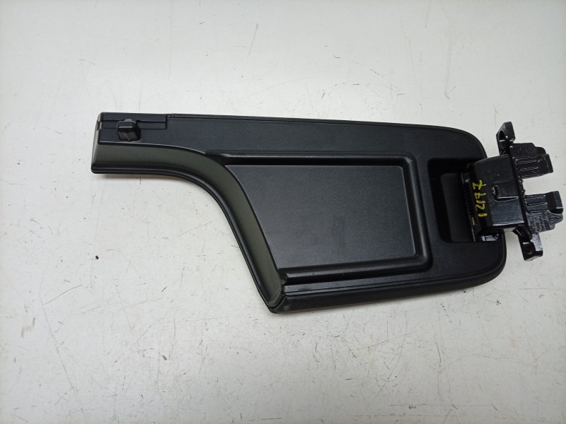 Recambio de apoyabrazos central para porsche taycan (y1a) 4s referencia OEM IAM  9J1867165R 