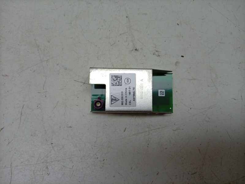 Recambio de antena para porsche taycan (y1a) 4s referencia OEM IAM  992035510 