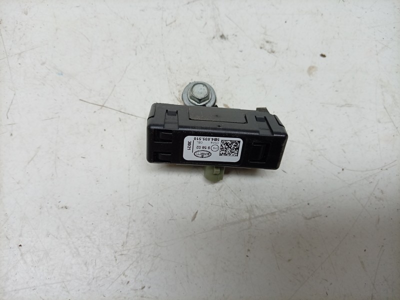 Recambio de antena para porsche taycan (y1a) 4s referencia OEM IAM  5B4035510 