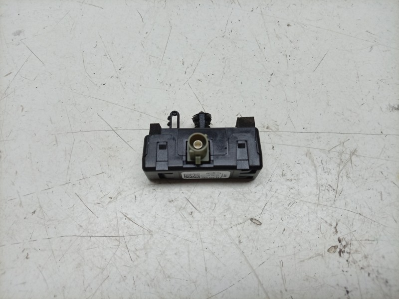Recambio de antena para porsche taycan (y1a) 4s referencia OEM IAM  5B4035510 