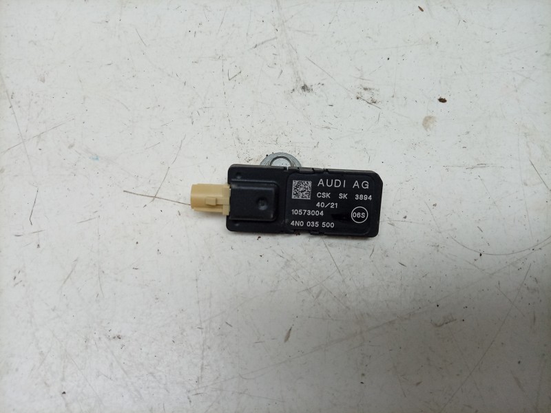 Recambio de antena para porsche taycan (y1a) 4s referencia OEM IAM  4N0035500 