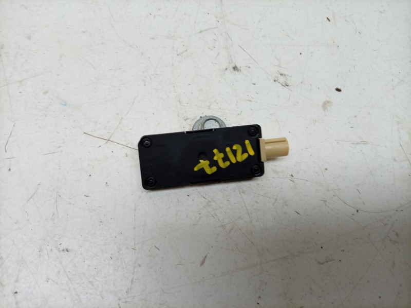 Recambio de antena para porsche taycan (y1a) 4s referencia OEM IAM  4N0035500 