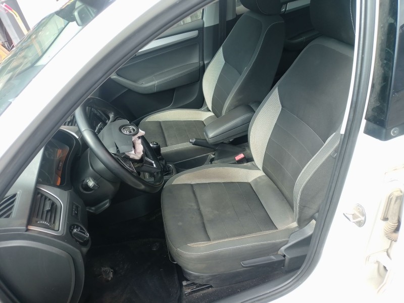 skoda rapid spaceback (nh1) del año 2017
