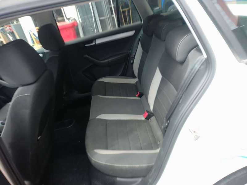 skoda rapid spaceback (nh1) del año 2017