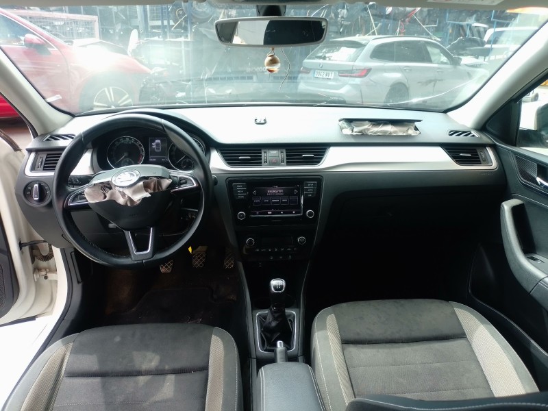 skoda rapid spaceback (nh1) del año 2017
