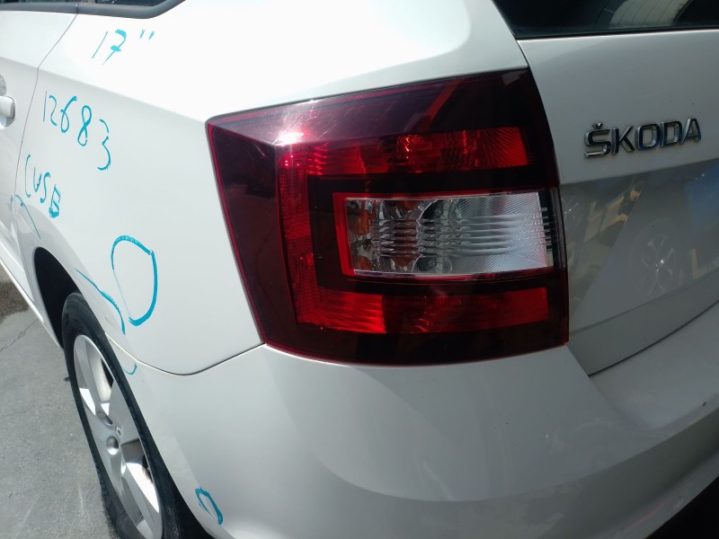 Recambio de piloto trasero izquierdo para skoda rapid spaceback (nh1) 1.4 tdi referencia OEM IAM   