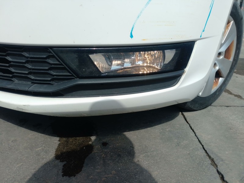 Recambio de faro antiniebla izquierdo para skoda rapid spaceback (nh1) 1.4 tdi referencia OEM IAM   