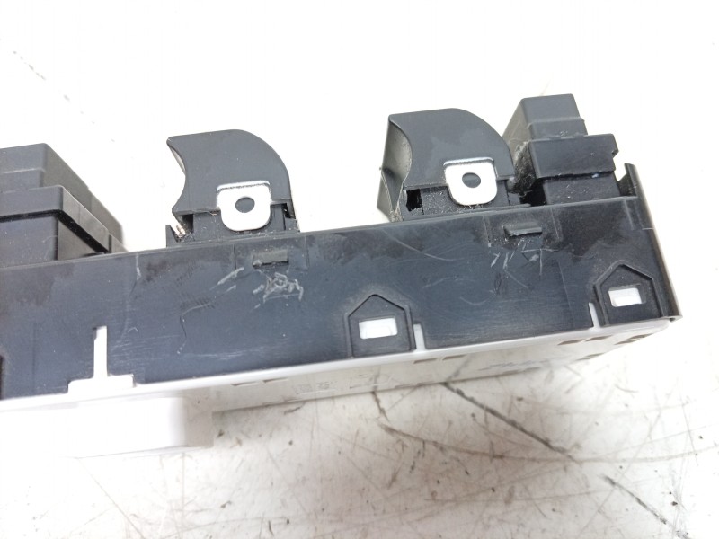 Recambio de mando elevalunas delantero izquierdo para hyundai kona (os, ose, osi) 1.6 gdi hybrid referencia OEM IAM  93571BE470N
