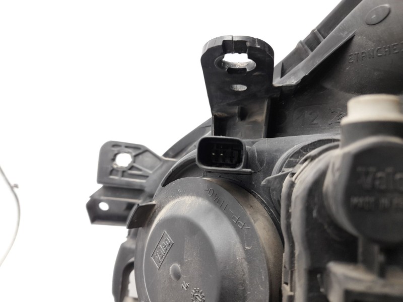 Recambio de faro derecho para renault clio iii (br0/1, cr0/1) 1.5 dci (br17, cr17) referencia OEM IAM   
