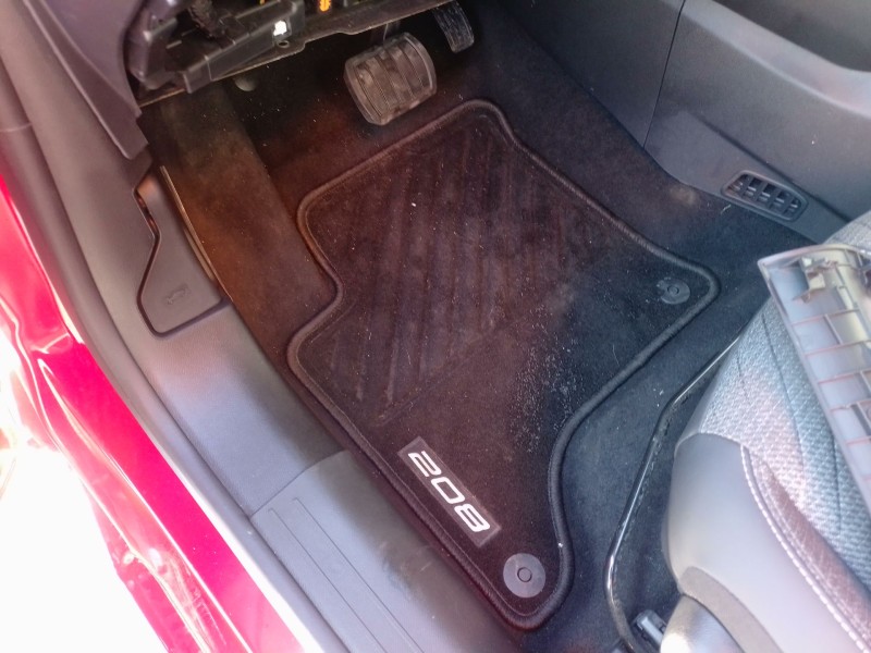 Recambio de juego alfombrillas para peugeot 208 5p allure hybrid 110 edcs6 referencia OEM IAM   