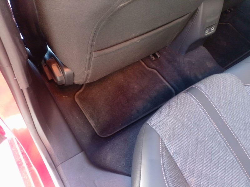 Recambio de juego alfombrillas para peugeot 208 5p allure hybrid 110 edcs6 referencia OEM IAM   